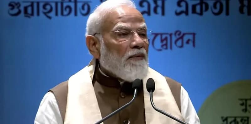 গুয়াহাটির সভায় বক্তব্য রাখছেন প্রধানমন্ত্রী নরেন্দ্র মোদি