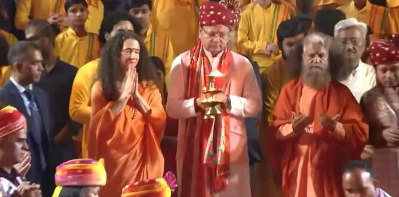 ঋষিকেশে গঙ্গা আরতি করছেন উত্তরাখণ্ডের মুখ্যমন্ত্রী পুষ্কর সিং ধামি