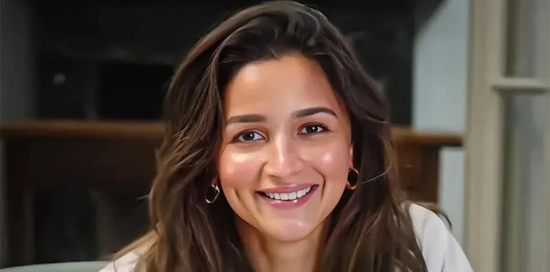 বিশেষ দিনে আলিয়ার সফর