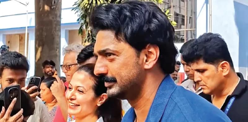 টেকনিশিয়ানদের স্বাস্থ্যসাথী কার্ড,  হাজির দেব ও কোয়েল