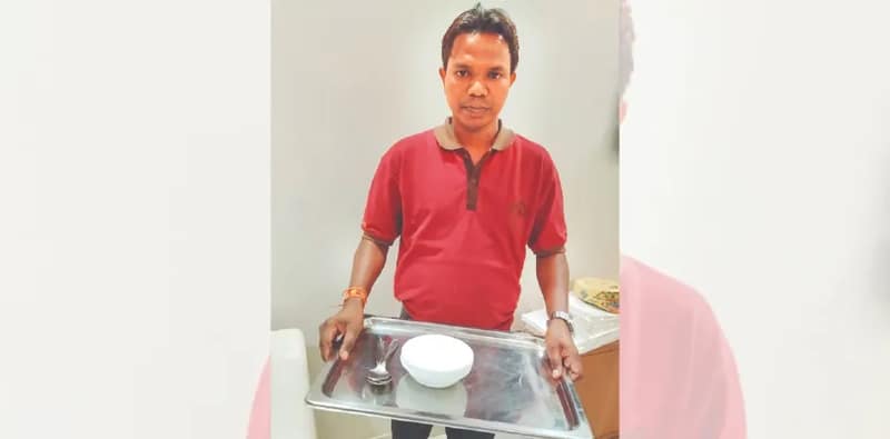কেমিক্যাল ইঞ্জিনিয়ারিংয়ে ফার্স্ট ক্লাস, এখন হাসপাতালে ওয়ার্ড বয়ের কাজ করেন রতন