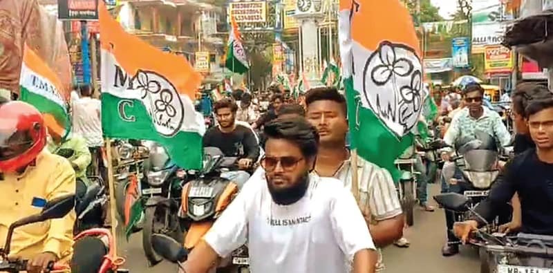 বিকেল গড়াতেই প্রতিবাদ কর্মসূচির বদলে ভোটের প্রচার সারল তৃণমূল