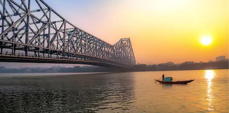 আজ কলকাতার সর্বোচ্চ তাপমাত্রা প্রায় ৩২ ডিগ্রি সেলসিয়াস এবং সর্বনিম্ন তাপমাত্রা প্রায় ২৩ ডিগ্রি সেলসিয়াসের ঘরে থাকার সম্ভবনা রয়েছে