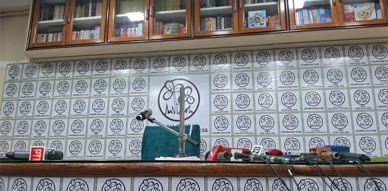 আর কিছুক্ষণের মধ্যেই তৃণমূলের প্রার্থী ঘোষণা