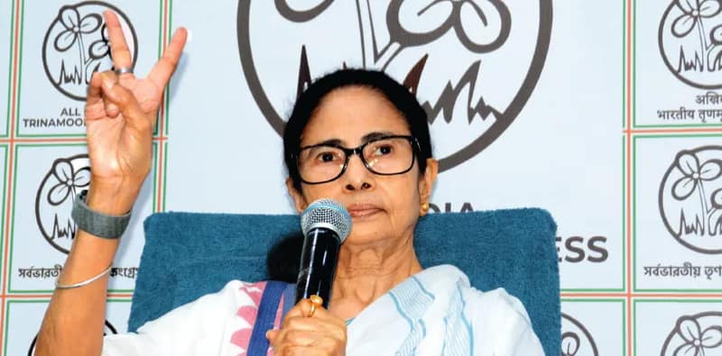 ‘লড়ব, জিতবও’ প্রত্যয়ী মমতা, ‘বিজেপি-কমিশন যতই বদলি করুক, ভোট কিন্তু মানুষ দেবে’