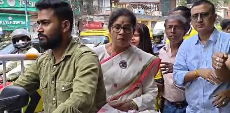 বাইকে চড়ে ভোট প্রচারে শ্যামপুকুর বিধানসভার তৃণমূল প্রার্থী শশী পাঁজা