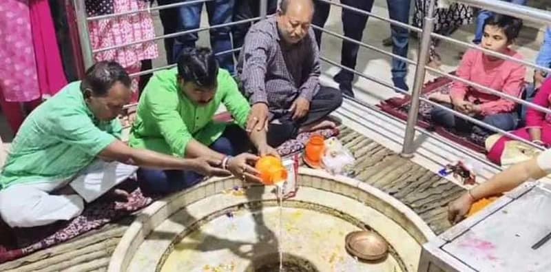 জল্পেশ মন্দিরে পুজো দিয়ে প্রচার শুরু করলেন ময়নাগুড়ির তৃণমূলের প্রার্থী রামমোহন রায়