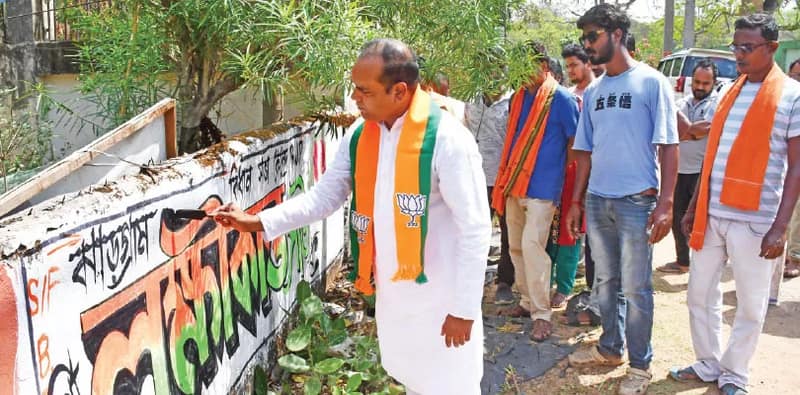 আসানসোলে কোটি টাকা সহ গ্রেপ্তার হওয়া লক্ষ্মীকান্তই এবার ঝাড়গ্রামের বিজেপি প্রার্থী