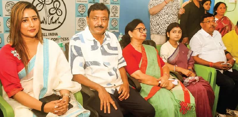 কর্মিসভা-দেওয়াল লিখন-বাড়ি বাড়ি প্রচারে জোর, নির্দেশ তৃণমূল নেতৃত্বের