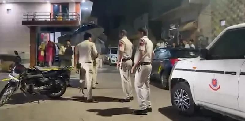 উত্তর দিল্লিতে শ্যুটআউট, বাড়িতে বন্দুকবাজদের হামলায় আহত ৩ ও মৃত ১