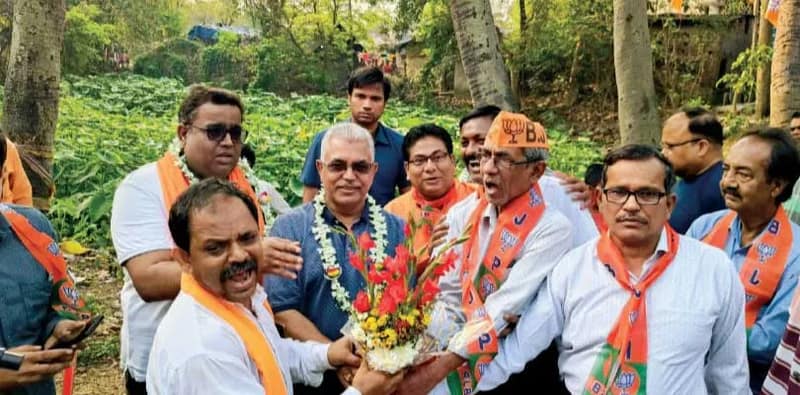 লড়াইয়ের মধ্যে রাজনৈতিক সৌজন্য দিলীপ-প্রদীপের, থাকল রাম-বাণও