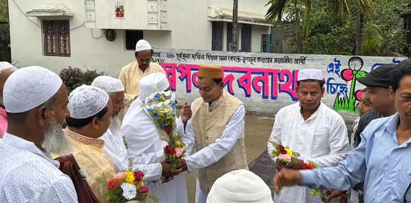 পূর্ব বর্ধমান জেলায় নাদনঘাট হেমাতপুরে ঈদের শুভেচ্ছা বিনিময়ে পূর্বস্থলী দক্ষিণ বিধানসভার তৃণমূল প্রার্থী স্বপন দেবনাথ