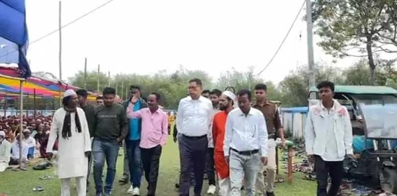 ইদ উপলক্ষ্যে নামাজে যোগ দিলেন জলপাইগুড়ি কেন্দ্রের তৃণমূল প্রার্থী কৃষ্ণ দাস