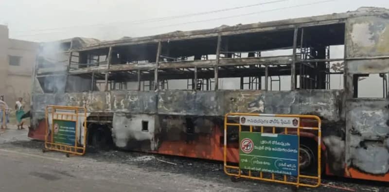 টায়ার ফেটে বাসে আগুন অল্পের জন্য রক্ষা ৩৭ যাত্রীর