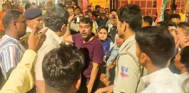 বরানগরে তৃণমূল-বিজেপির স্লোগানযুদ্ধ, উত্তেজনা