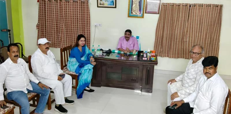 বীরভূমের দুবরাজপুরে অভিষেক ব্যানার্জির সভা ঘিরে কোর কমিটির বৈঠকে অনুব্রত মণ্ডল