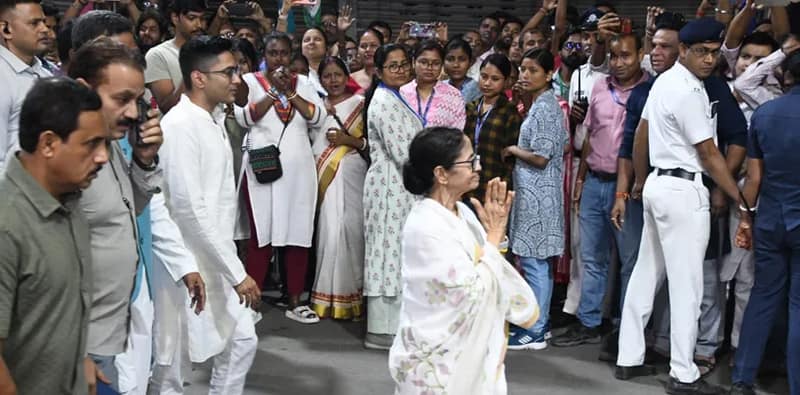 ভবানীপুরে কর্মিসভায় পৌঁছলেন মুখ্যমন্ত্রী মমতা বন্দ্যোপাধ্যায়
