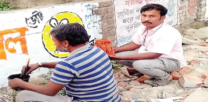 নির্বাচন আসতেই দেওয়াল লিখন শিল্পীদের ব্যস্ততা, ডাকছে সব দল