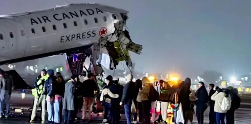 নিউইয়র্কের লাগার্ডিয়া বিমানবন্দরে একটি গ্রাউন্ড ট্রাকের সঙ্গে ধাক্কা এয়ার কানাডার একটি বিমানের, আহত একাধিক ব্যক্তি