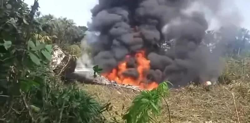 কলম্বিয়ায় ওড়ার মুহূর্তের মধ্যে ৮০ সেনাকর্মী সহ ভেঙে পড়ল সামরিক বিমান