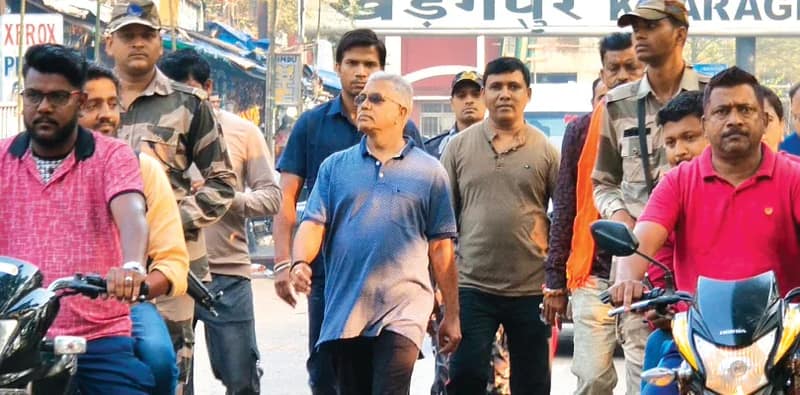 পুলিশকে হুমকি দিয়ে ফের বিতর্কে দিলীপ, তোলপাড় খড়্গপুর