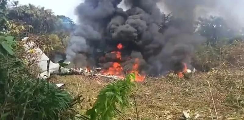 কলম্বিয়ায় ভেঙে পড়ল সেনার বিমান, বহু হতাহতের আশঙ্কা