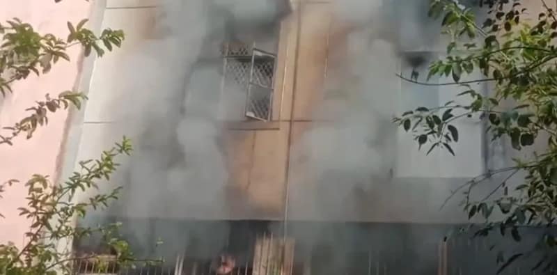 দিল্লির বাওয়ানার একটি কারখানায় আগুন, আগুন নিয়ন্ত্রণে বেশ কয়েকটি ইঞ্জিন