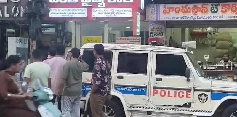 সমাজ মাধ্যমে সন্ত্রাসমূলক কার্যকলাপকে সমর্থনের অভিযোগে অন্ধ্রপ্রদেশের বিজয়ওয়াড়া থেকে গ্রেপ্তার ৩