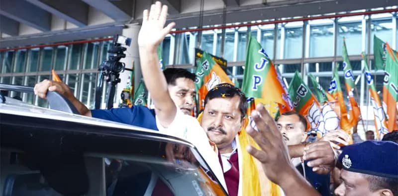 কলকাতা বিমান বন্দরে বিজেপির সর্বভারতীয় সভাপতি নীতিন নবীন