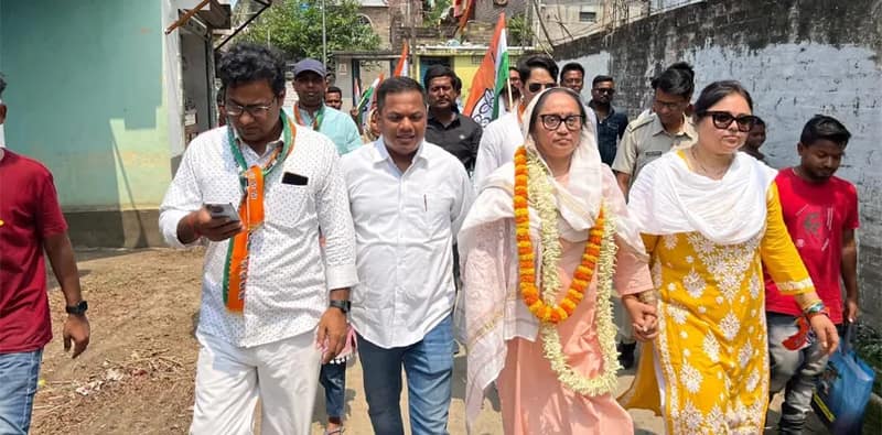 মুর্শিদাবাদের নওদায় ভোট প্রচারে তৃণমূল প্রার্থী শাহিনা মমতাজ খান