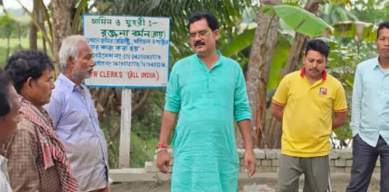 সারা বছর দেখা মেলে, মাটি কামড়ে পড়ে থাকাই সুভাষের প্লাস পয়েন্ট