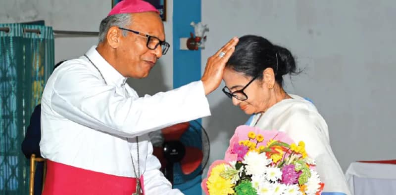 জ‍্যোতি আশ্রম ক‍্যাথলিক চার্চের জমায়েত সমস্বরে  শপথ নিল ‘জিততে হলে, জেতাতে হবে মমতাকে’