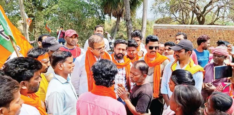 জামুড়িয়ার আদিবাসী গ্রামে ক্ষোভের মুখে বিজেপি প্রার্থী