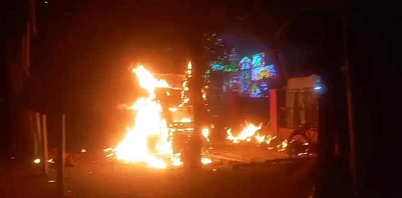 হাওড়ার আন্দুলের চুনাভাটি বাজারের সামনে ভয়াবহ আগুন