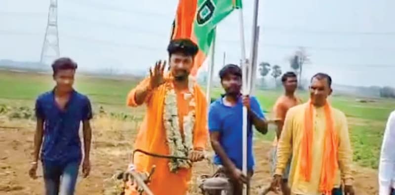 আরামবাগে গেরুয়া বাহিনীর প্রচারে এসআইআর কাঁটা, নাম বাদ দিয়ে ভোট চাইছেন? প্রশ্নে বিব্রত বিজেপি প্রার্থী