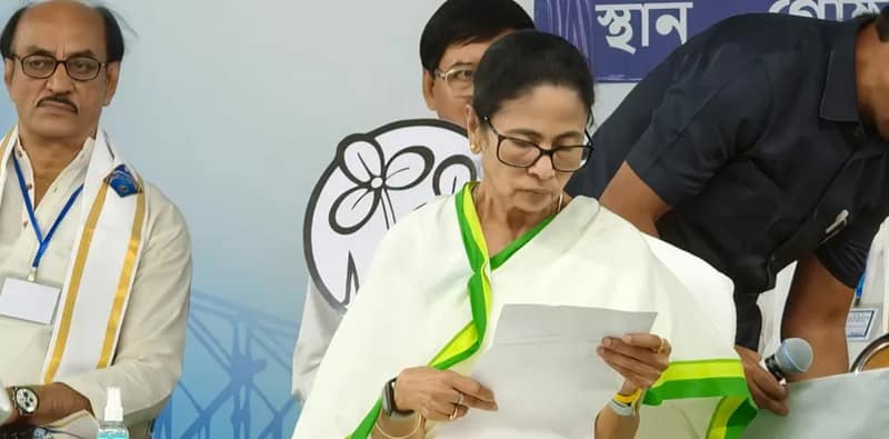 দুবরাজপুর বিধানসভার খয়রাশোলে নির্বাচনী প্রচারে তৃণমূলনেত্রী মমতা বন্দ্যোপাধ্যায়