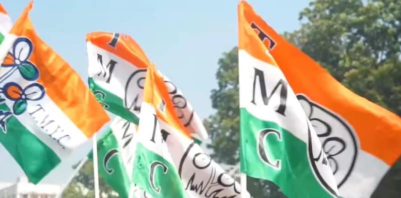 ঘরছাড়াদের কাছ থেকে নেওয়া  টাকা ফেরত দিল তৃণমূল নেতা
