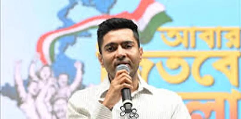 অভিষেকের ছায়াতেই ভোট যুদ্ধে তৃণমূল, একে অপরকে দোষারোপে ব্যস্ত রাম-বাম