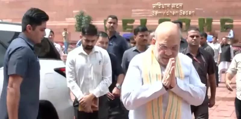 সংসদে এসে পৌঁছালেন  স্বরাষ্ট্রমন্ত্রী অমিত শাহ