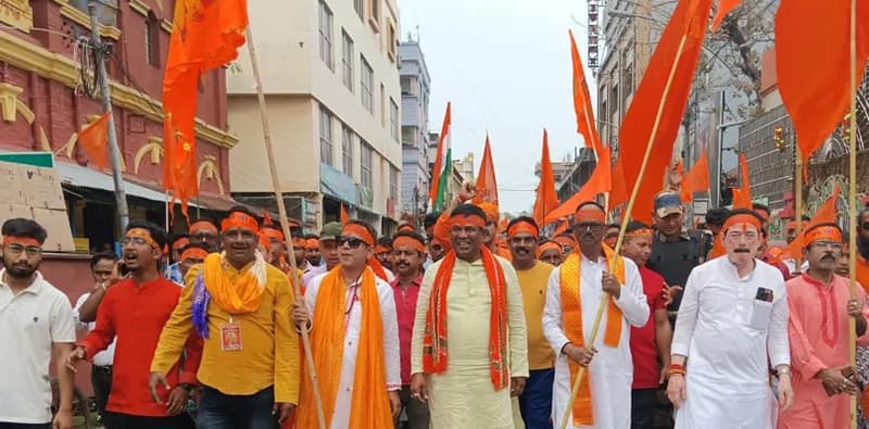 কোচবিহারে রামনবমীর শোভাযাত্রায়  বিজেপি প্রার্থী রথীন্দ্রনাথ ঘোষ