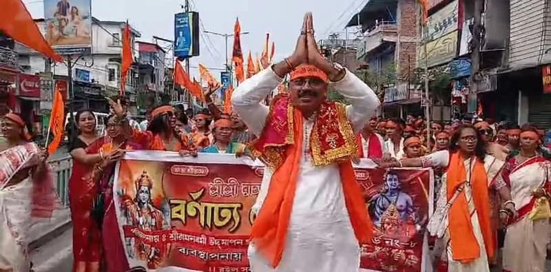আলিপুরদুয়ার জেলা শহরে বিজেপি প্রার্থী পরিতোষ দাসের বর্ণাঢ্য শোভাযাত্রা