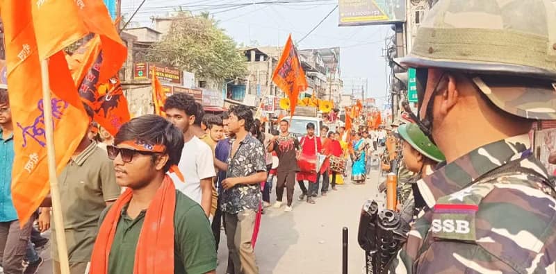 রাম নবমীর মিছিল ঘিরে জলপাইগুড়ি শহরে কড়া নিরাপত্তা। রাস্তায় নামল কেন্দ্রীয় বাহিনী