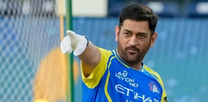 চোটের কারণে আইপিএলের শুরুর কয়েকটা ম্যাচে ধোনির মাঠে নামা অনিশ্চিত