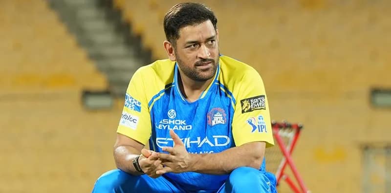 বড় ধাক্কা সিএসকে শিবিরে, শুরুর অন্তত চারটি ম্যাচ মাঠের বাইরে ধোনি