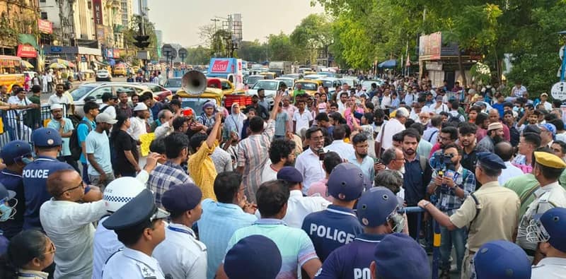 ‘ভোটাধিকার রক্ষা মঞ্চে’র ব্যানারে সিইও দপ্তর অভিযান ঘিরে উত্তেজনা, স্তব্ধ ধর্মতলা চত্বর