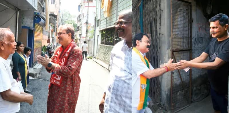 দিনভর শহরে প্রচার, পাড়ায় পাড়ায় ঘুরে জনসংযোগ কর্মসূচি বিজেপি-তৃণমূলের