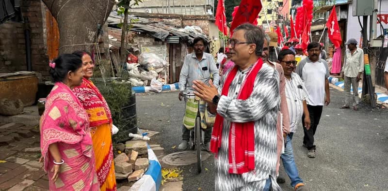 রবিবাসরীয় প্রচারে জনসংযোগ সারলেন টালিগঞ্জের সিপিএম প্রার্থী পার্থ প্রতিম বিশ্বাস