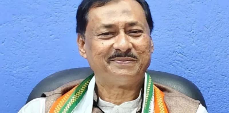 ভোটের টিকিট মেলেনি, ক্ষোভে দল  ছাড়লেন বাদুড়িয়ার তৃণমূল বিধায়ক, কংগ্রেসে ফেরা নিয়ে এলাকায় চর্চা