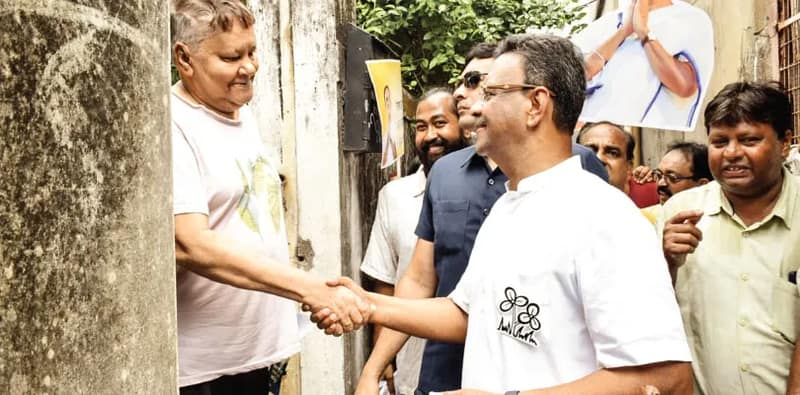 নেত্রীর গড়ে প্রচারে ঝড় সেনাপতি ববির