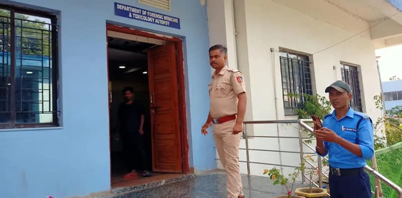 কিছুক্ষণের মধ্যেই তমলুক মেডিক্যাল কলেজ হাসপাতালের মর্গে প্রয়াত অভিনেতা রাহুল অরুণোদয় বন্দ্যোপাধ্যায়ের ময়না তদন্ত শুরু হবে